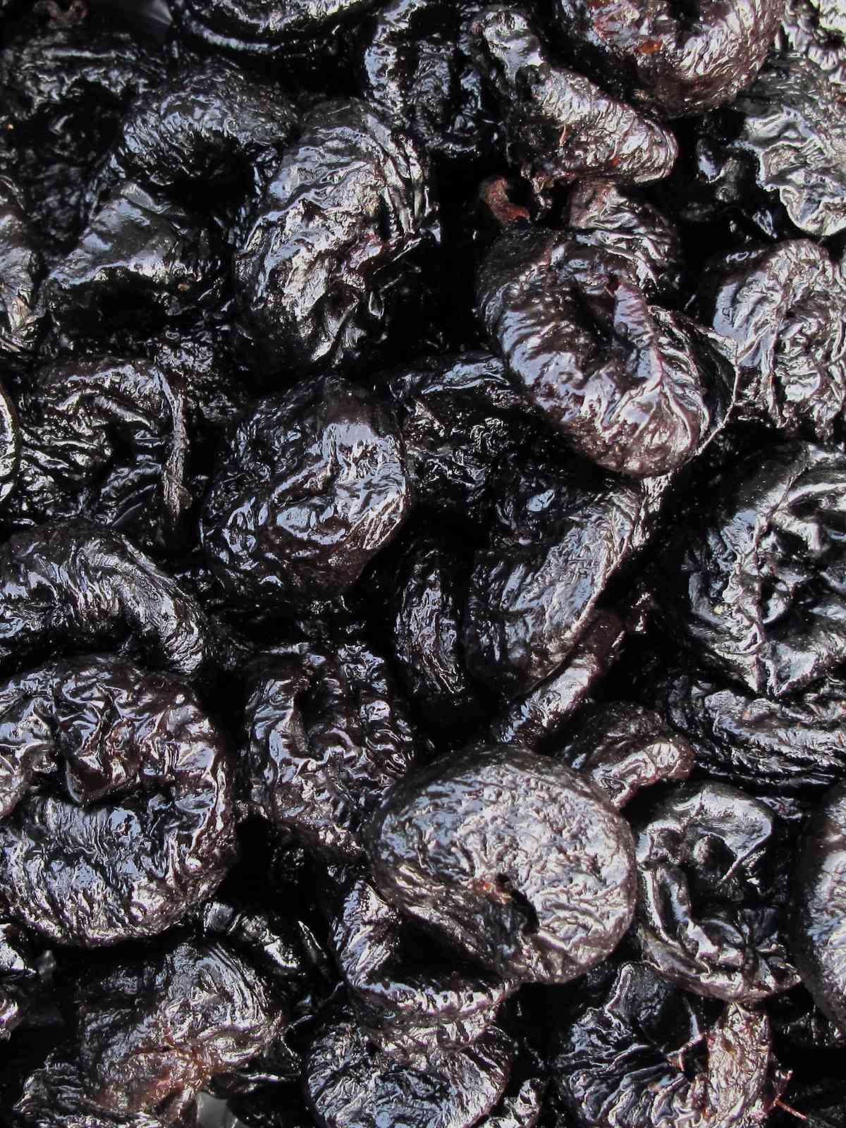 Pruneaux séchés en vrac – fruits secs énergétiques et digestifs pour encas sains et plats mijotés